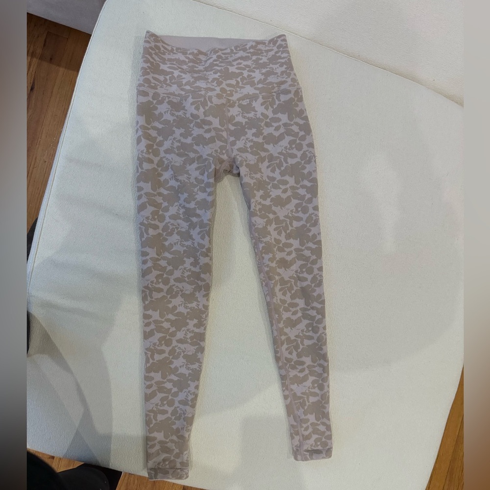 Spiritual Gangster seamless legging in pink camo💕 Size XS.